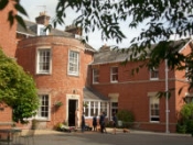��������� ���������� � ����� � Bishopstrow College ��� ����� 7 - 17 ���