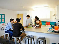 ��������� ���������� � ������������ Glasgow Caledonian University (INTO) ��� ��������� �� 18 ���