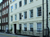 ������ ����� ����������� ����� � Regent London ��� �������� 16+
