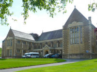 ������ ����� ����������� ����� ������� ����� Millfield School ��� ����� 6 - 17 ���