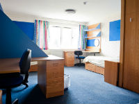 ������ ����� ����������� ����� � ������� ����� Kent College Pembury ��� ����� 8 - 17 ���