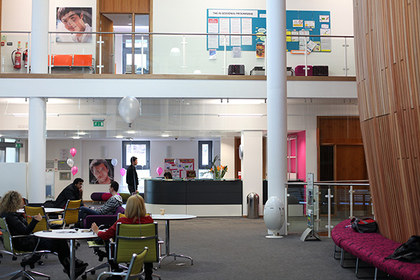 ��������� Foundation ��� University of Exeter (INTO) ��� ��������� � 17 ���